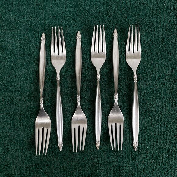 14 pc 1847 Rogers Bros. IS Silver Plate GARLAND Flatware Set - Picture 2 of 8